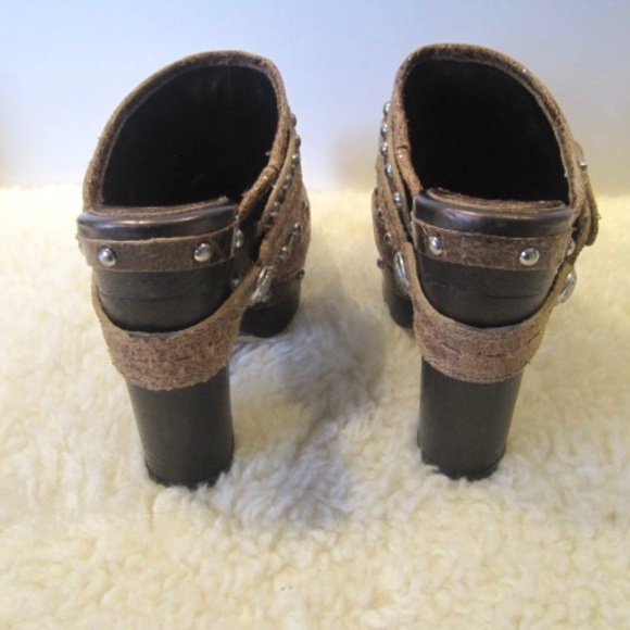 Vince Camuto Christie Crackled Leather Clogs - Picture 6 of 12